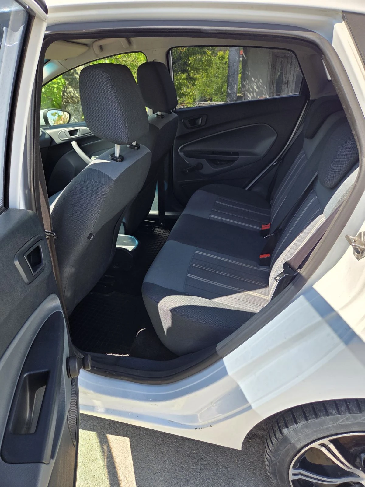 Ford Fiesta 1.6 TDCi, снимка 11 - Автомобили и джипове - 54584717