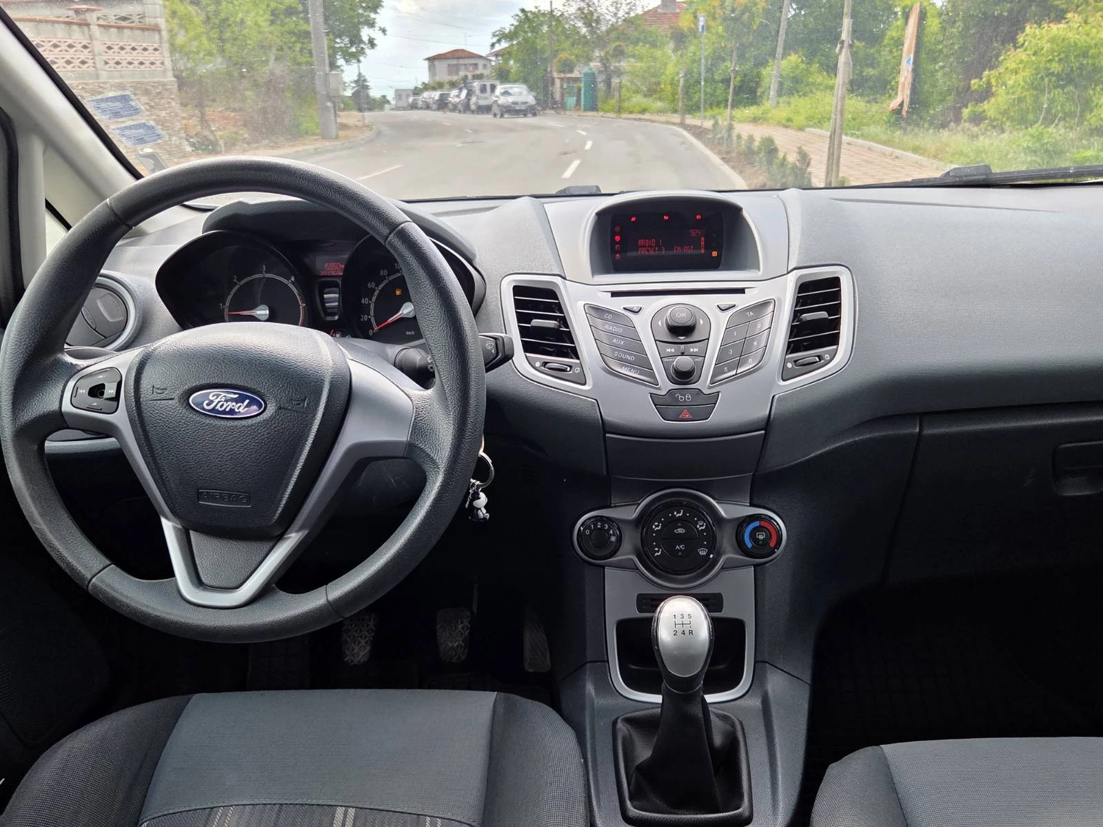 Ford Fiesta 1.6 TDCi, снимка 8 - Автомобили и джипове - 54584717