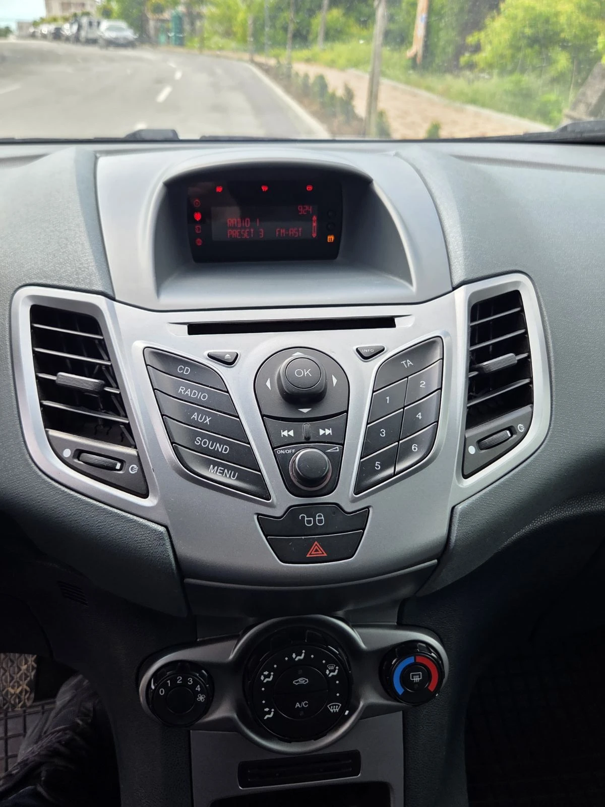Ford Fiesta 1.6 TDCi, снимка 7 - Автомобили и джипове - 54584717