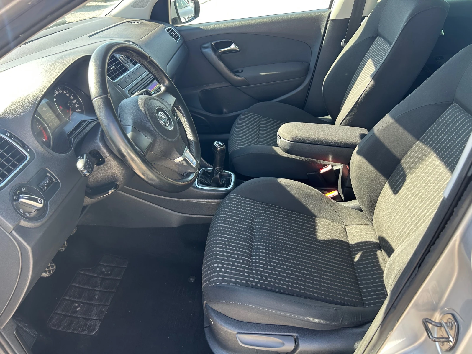 VW Polo 1.6TDI EURO5B, снимка 9 - Автомобили и джипове - 54714953