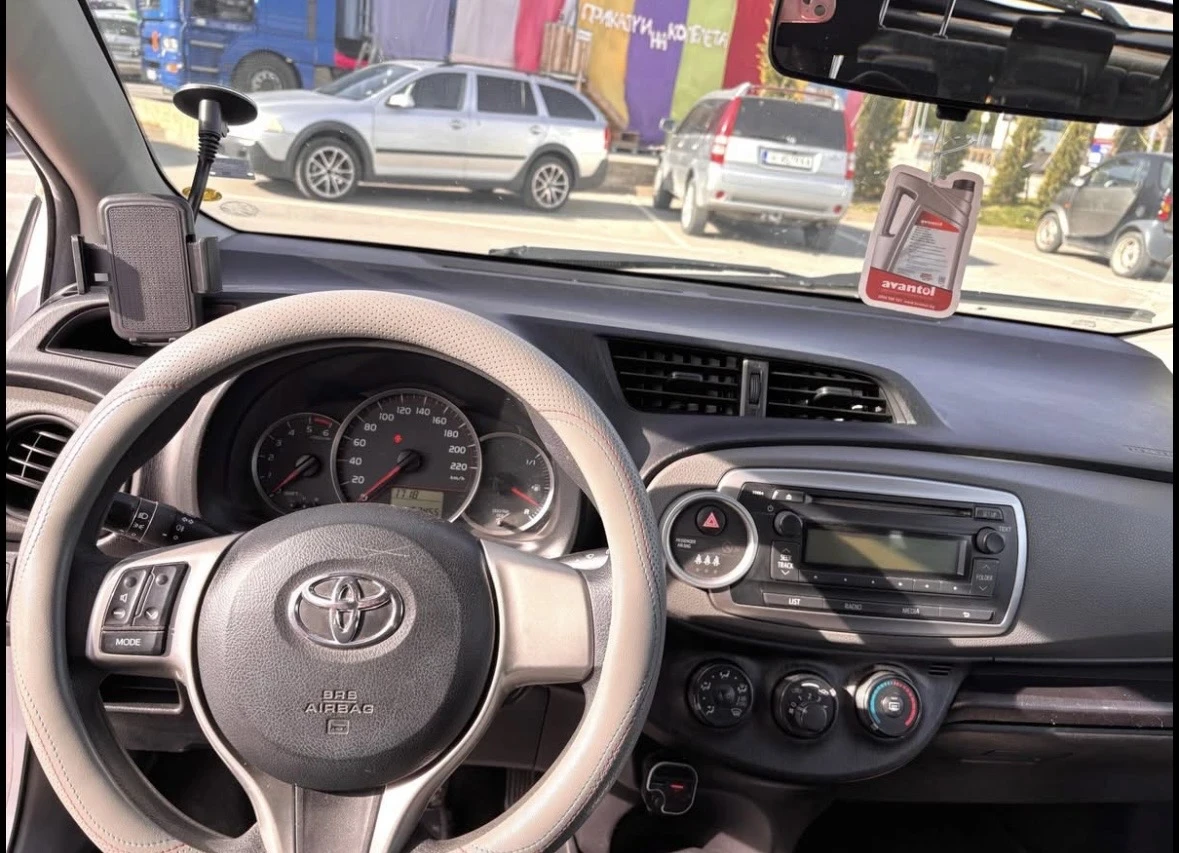 Toyota Yaris, снимка 7 - Автомобили и джипове - 54793935
