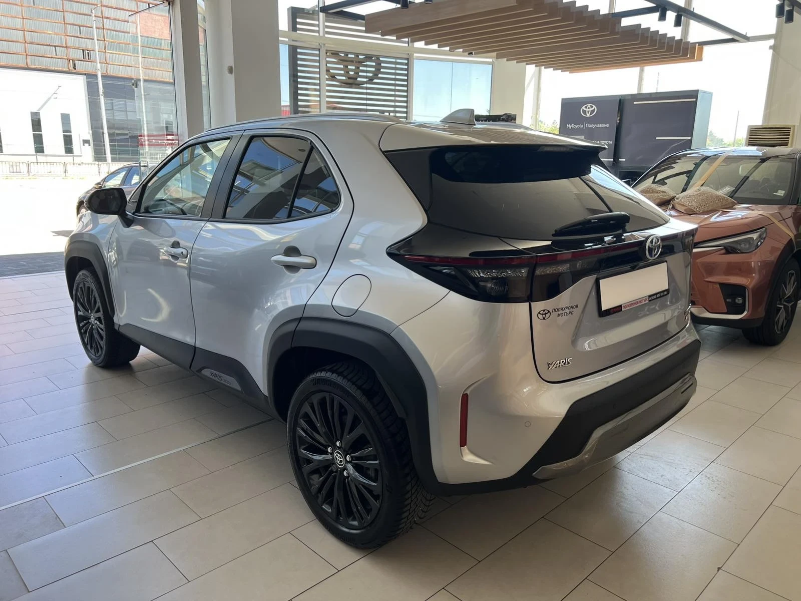 Toyota Yaris Cross 4x4* Head-Up , снимка 3 - Автомобили и джипове - 54834849
