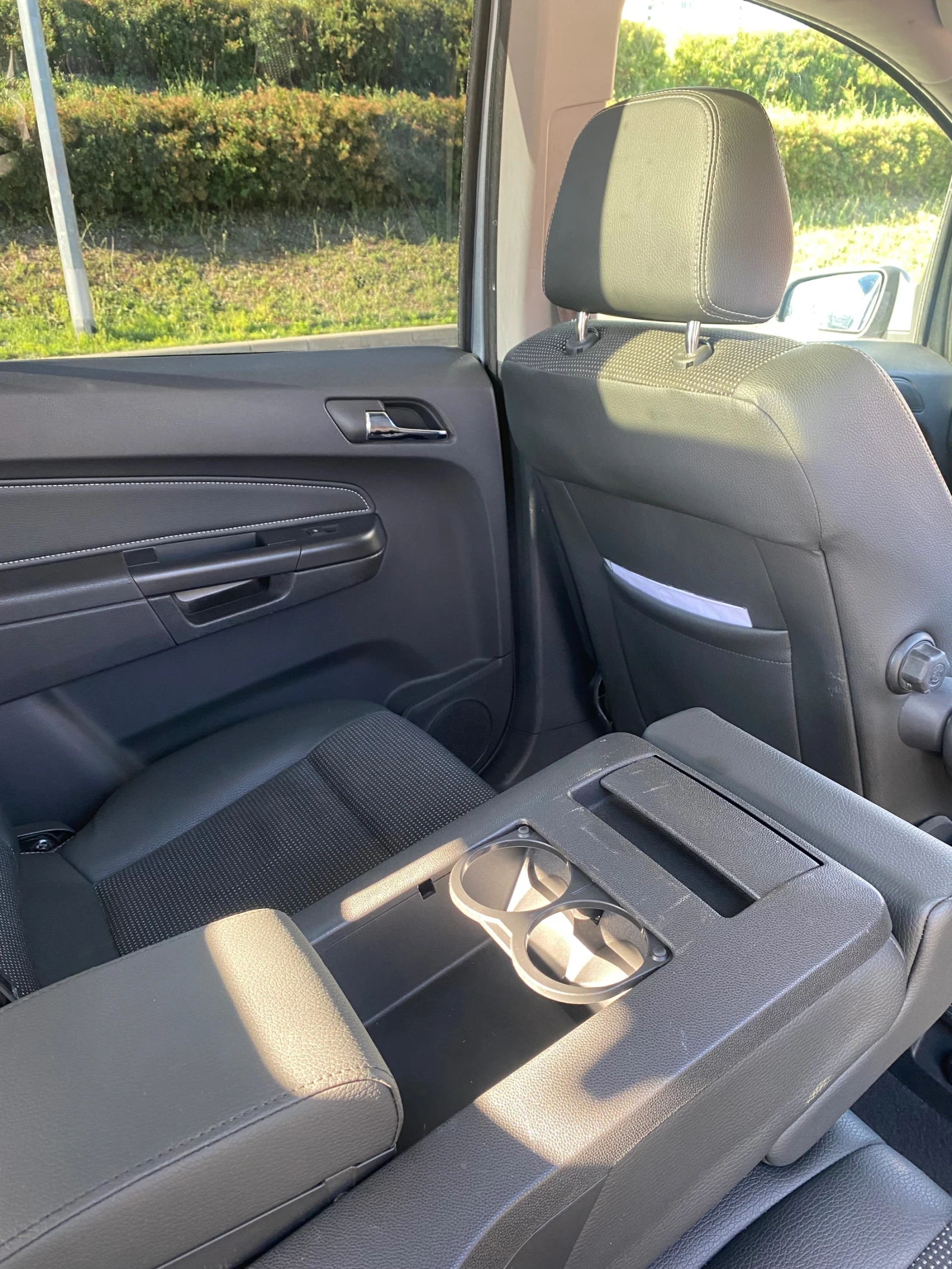 Opel Zafira 2.2i 150к.с 7м!, снимка 9 - Автомобили и джипове - 54898971