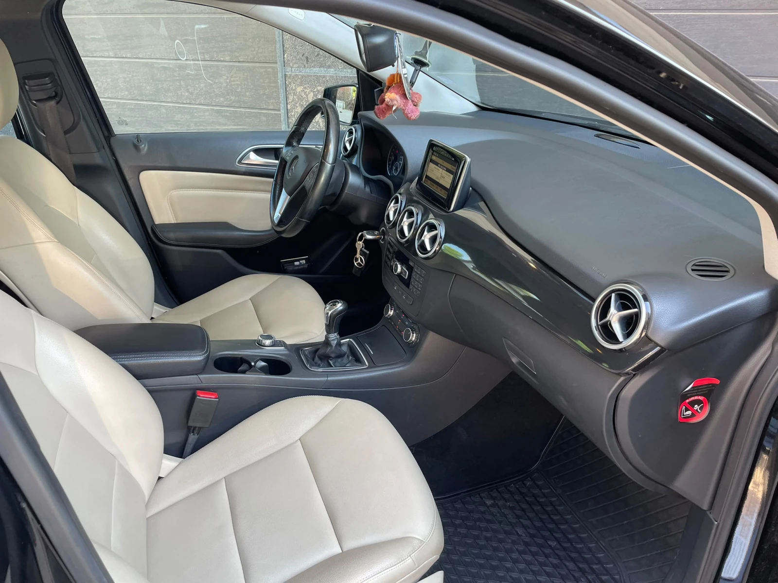 Mercedes-Benz B 200 CDI, снимка 10 - Автомобили и джипове - 55555813