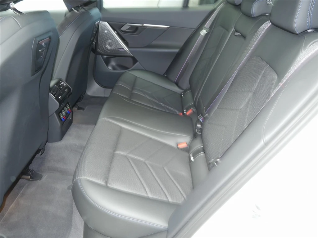 BMW 550 xDrive, снимка 8 - Автомобили и джипове - 55652792