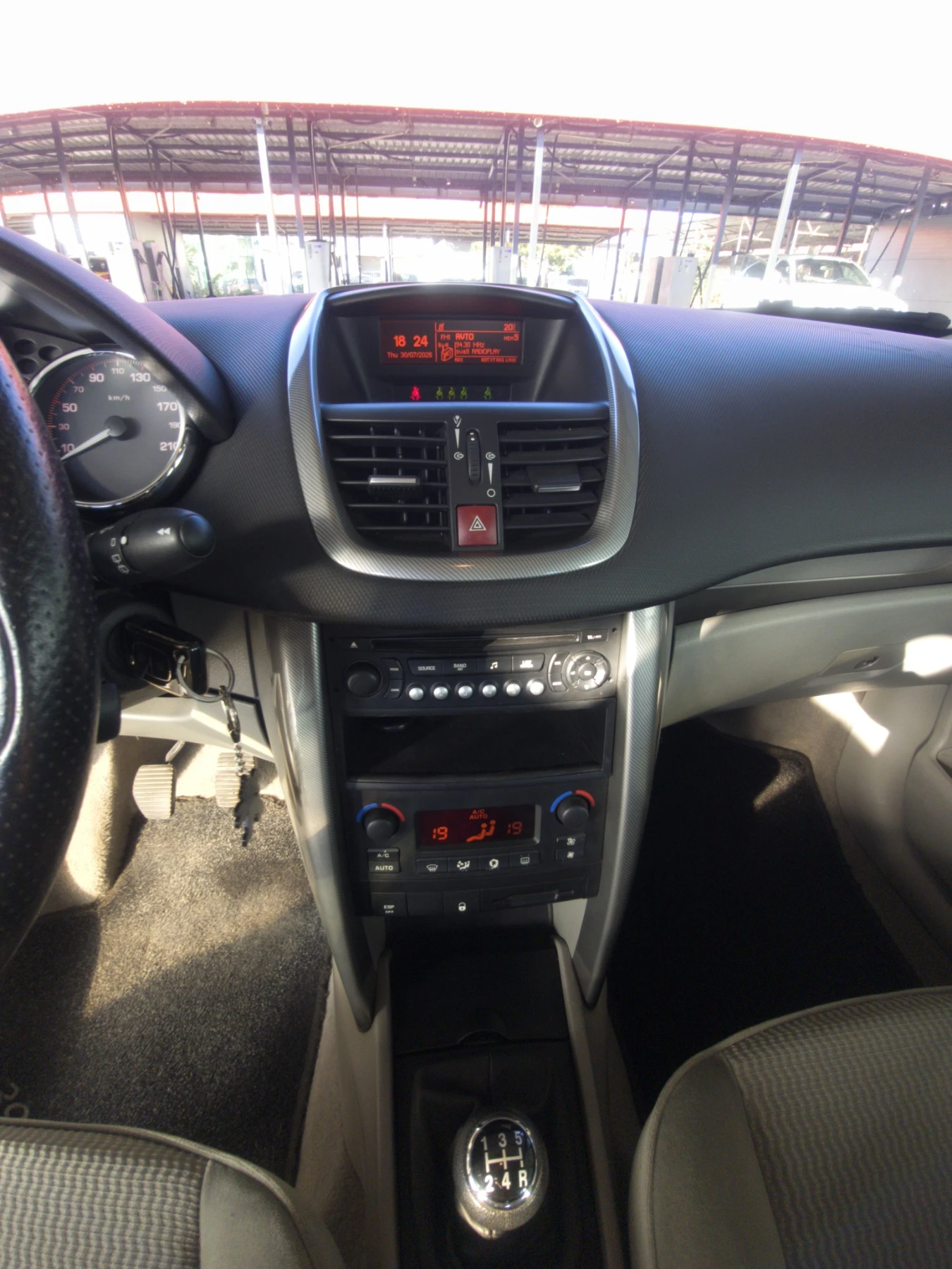Peugeot 207 1.4 KFU(френския мотор)!!!136000km.!!!, снимка 9 - Автомобили и джипове - 55682900