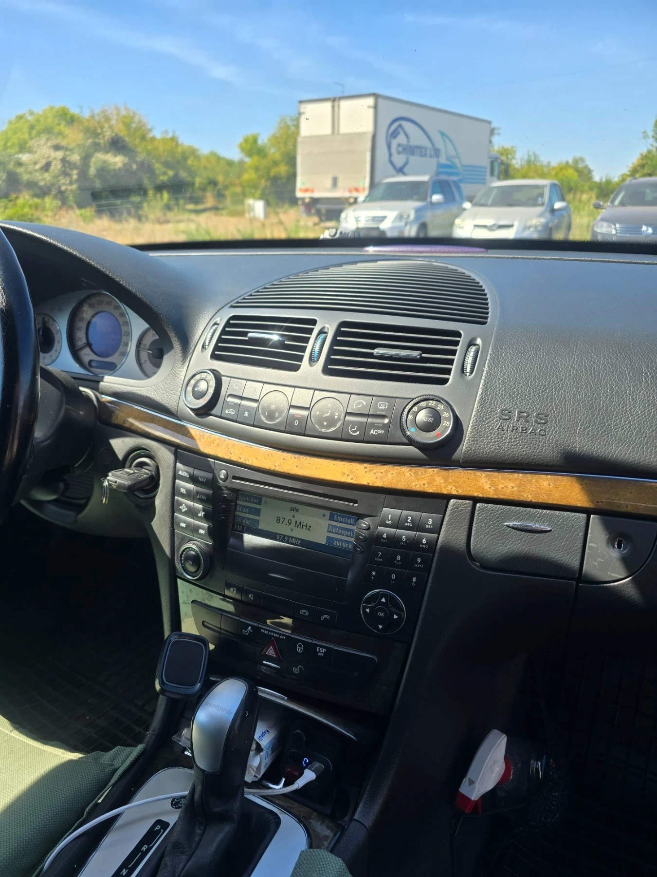 Mercedes-Benz E 220, снимка 13 - Автомобили и джипове - 56019061