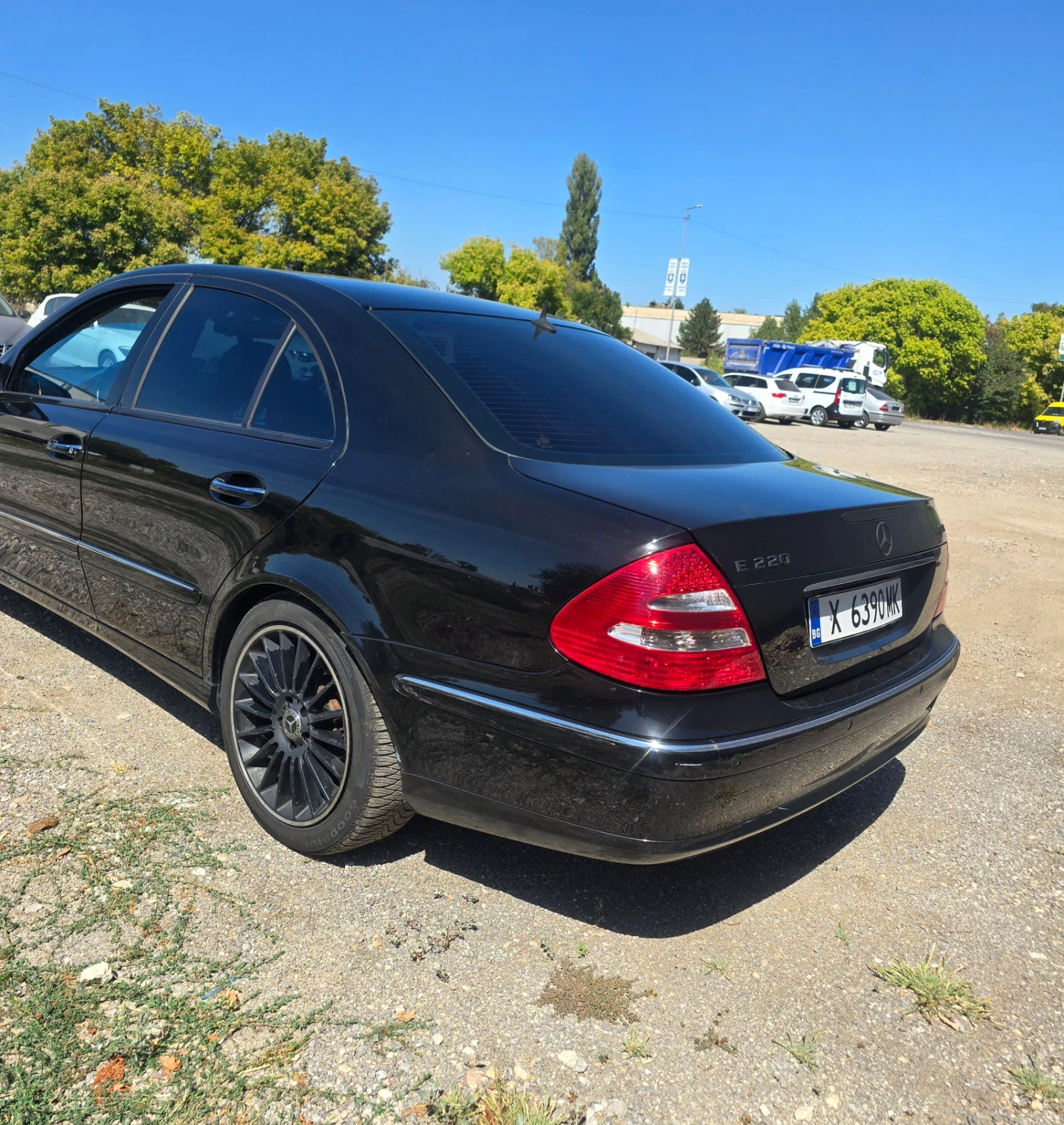 Mercedes-Benz E 220, снимка 3 - Автомобили и джипове - 56019061