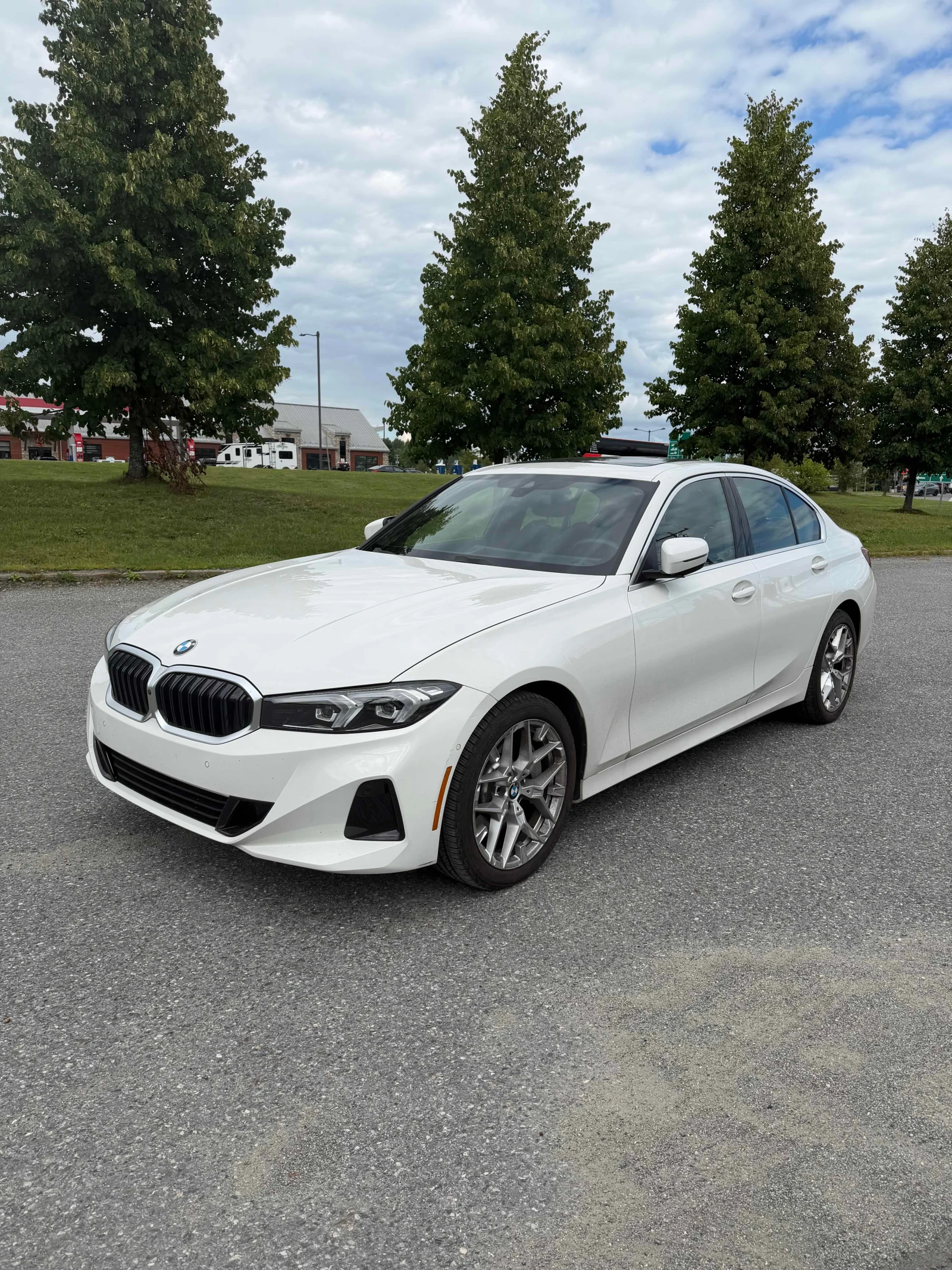 BMW 330 * 330i xDrive * CARFAX * 