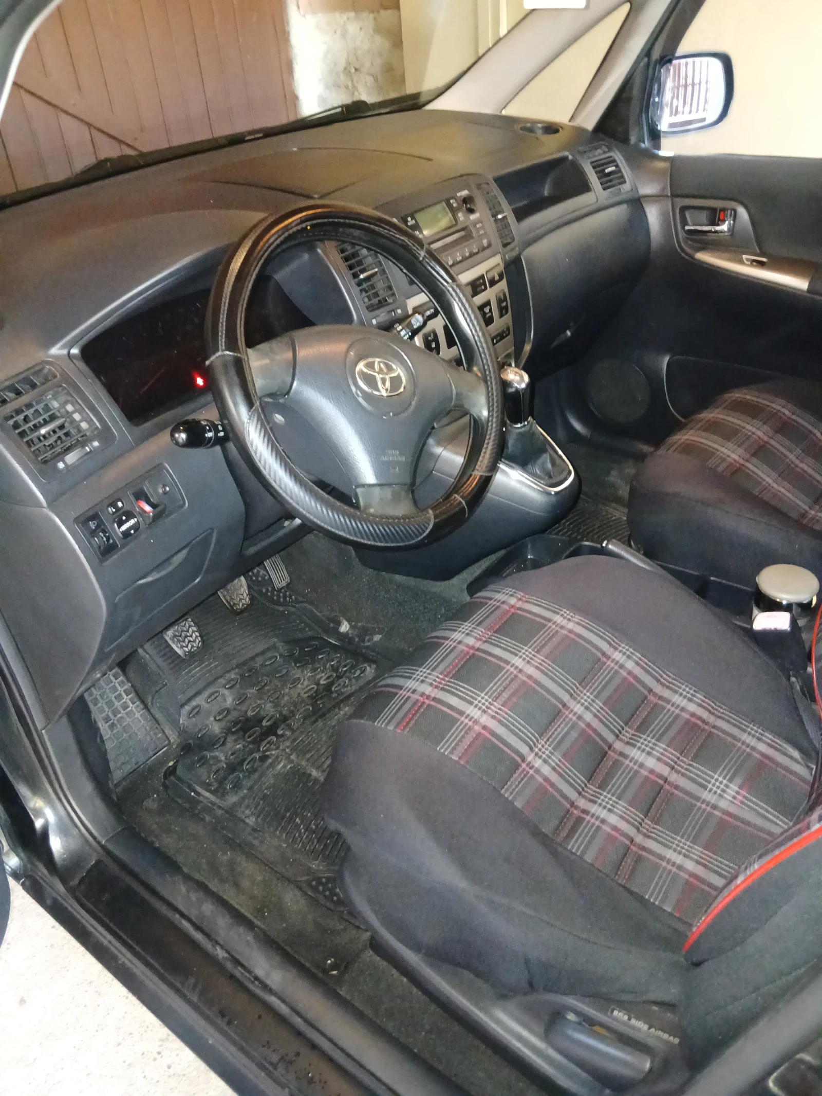 Toyota Corolla verso, снимка 8 - Автомобили и джипове - 56439096