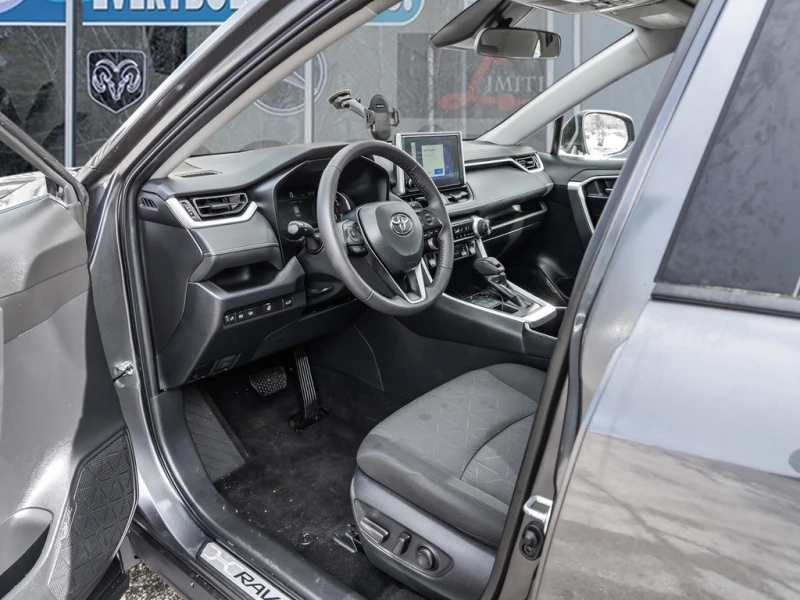 Toyota Rav4 * XLE AWD| ONE OWNER| NO ACCIDENTS| APPLE CARPLAY , снимка 8 - Автомобили и джипове - 52959780