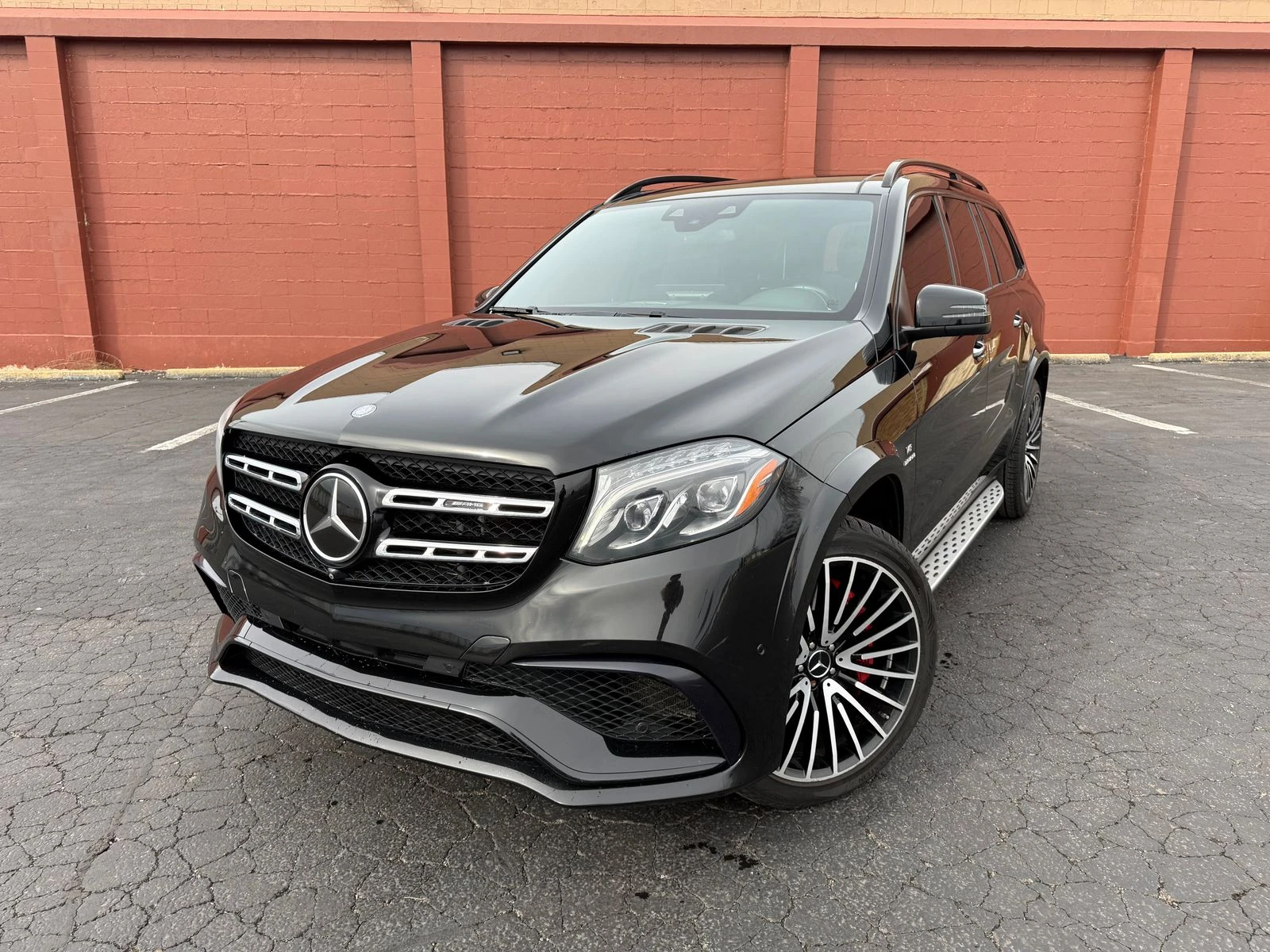 Mercedes-Benz GLS 63 AMG DISTRONIK* PANO* HARMAN* МАСАЖ* ОБДУХ* 7МЕСТА* КАР - изображение 2
