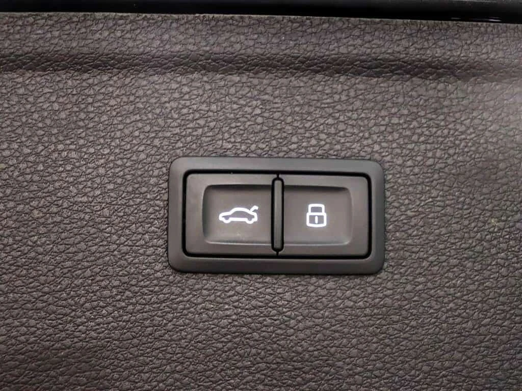 Audi Q5 * Technik| Sline Black&ParkAssist| Warranty Nov14,, снимка 17 - Автомобили и джипове - 53904202