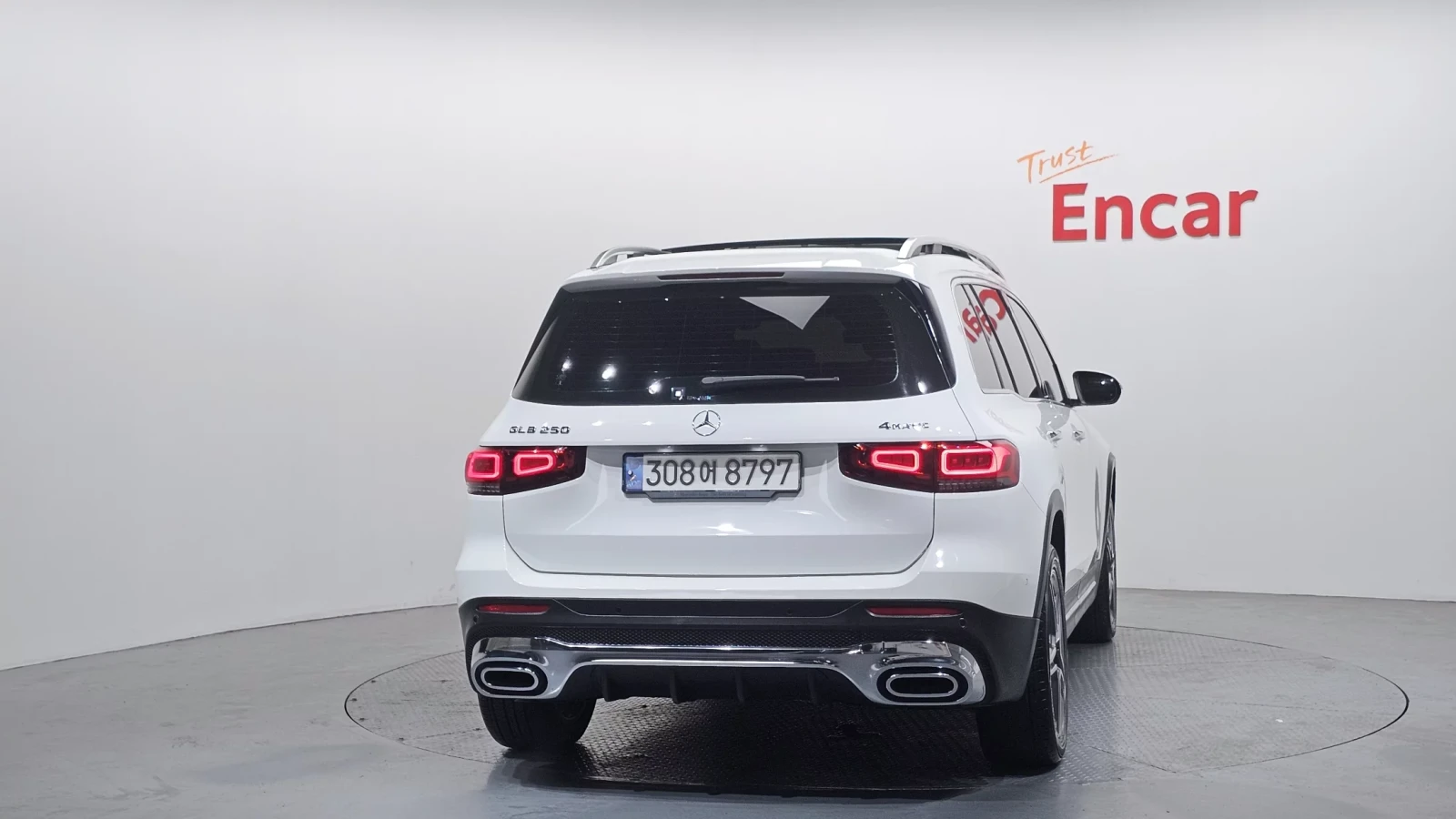 Mercedes-Benz GLB 250 4MATIC| AMG PACK| КАМЕРА| ОПЦИЯ ЗА ЛИЗИНГ, снимка 4 - Автомобили и джипове - 54403510