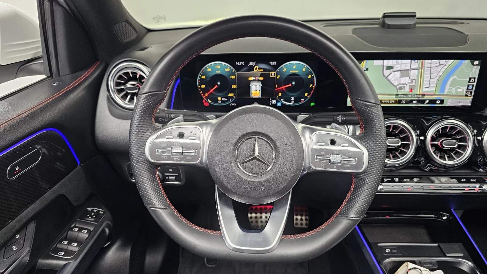 Mercedes-Benz GLB 250 4MATIC| AMG PACK| КАМЕРА| ОПЦИЯ ЗА ЛИЗИНГ, снимка 8 - Автомобили и джипове - 54403510