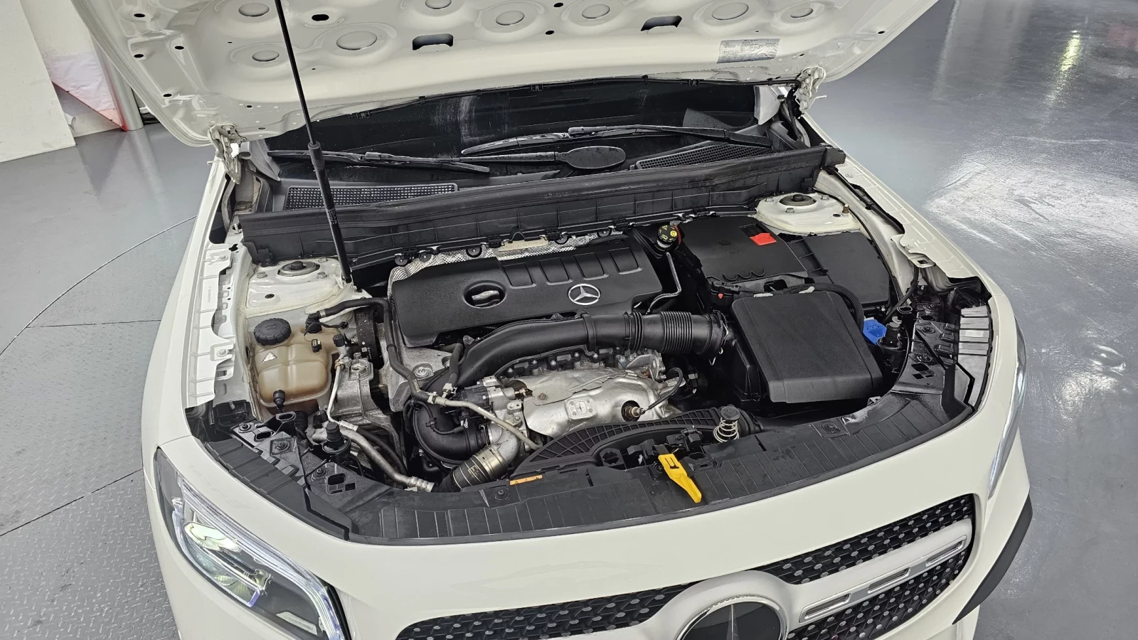 Mercedes-Benz GLB 250 4MATIC| AMG PACK| КАМЕРА| ОПЦИЯ ЗА ЛИЗИНГ, снимка 6 - Автомобили и джипове - 54403510