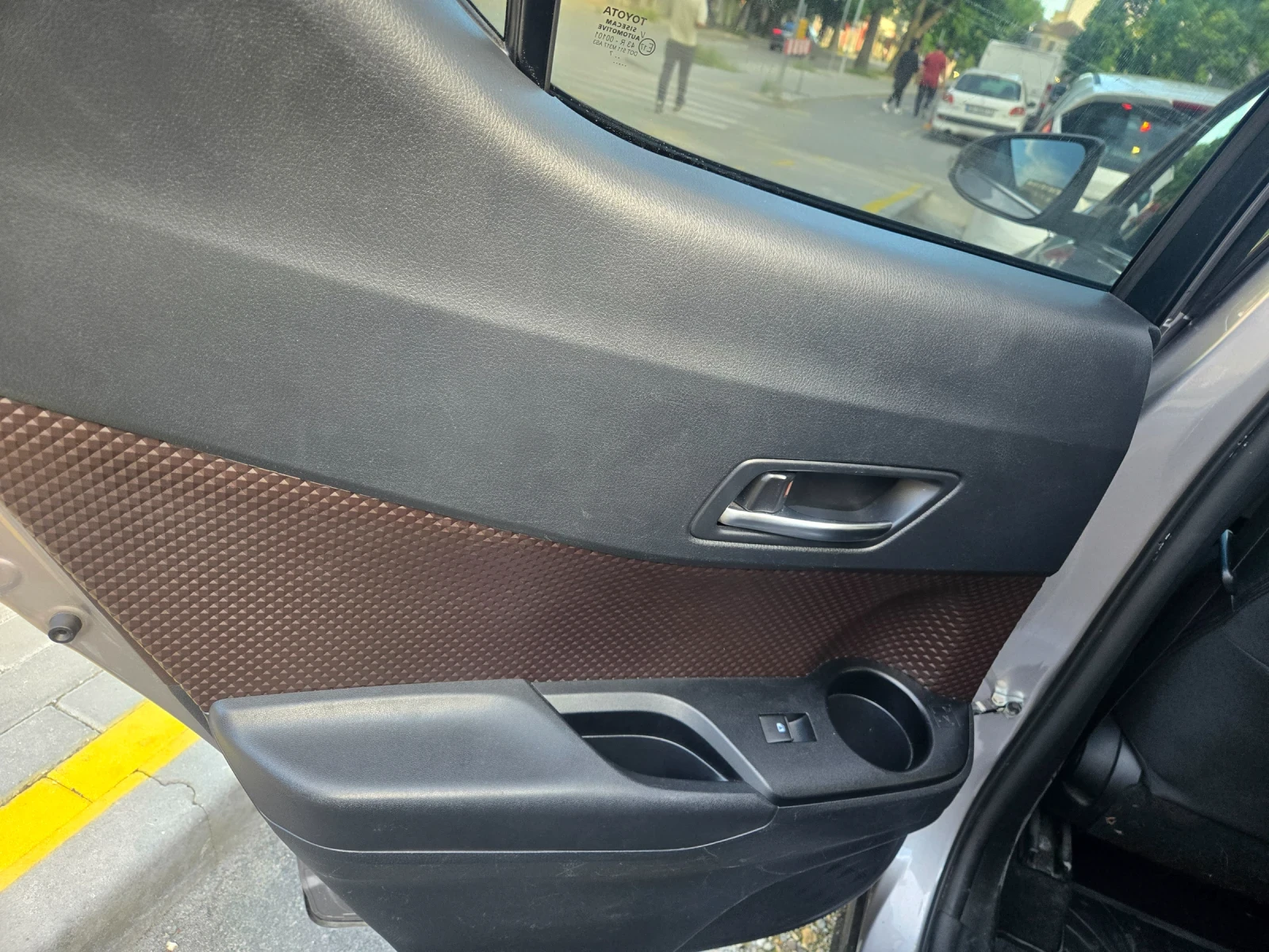 Toyota C-HR 1.8 Hybrid, снимка 9 - Автомобили и джипове - 54838207