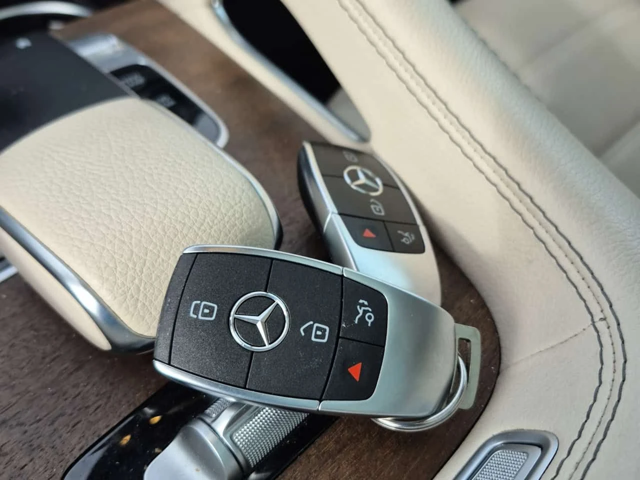 Mercedes-Benz GLE BURMESTER| ПАМЕТ| ОБДУХВАНЕ| ПАНО| 2 КЛЮЧА| , снимка 17 - Автомобили и джипове - 55033110
