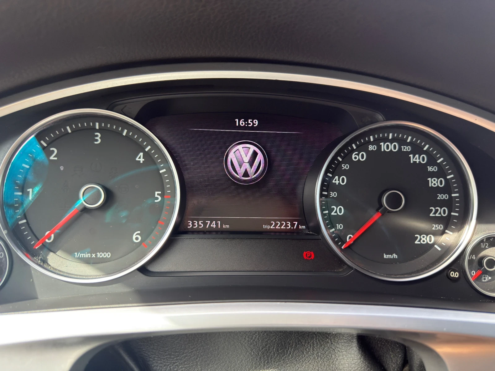 VW Touareg 3.0 TDI R Line, снимка 15 - Автомобили и джипове - 55108812