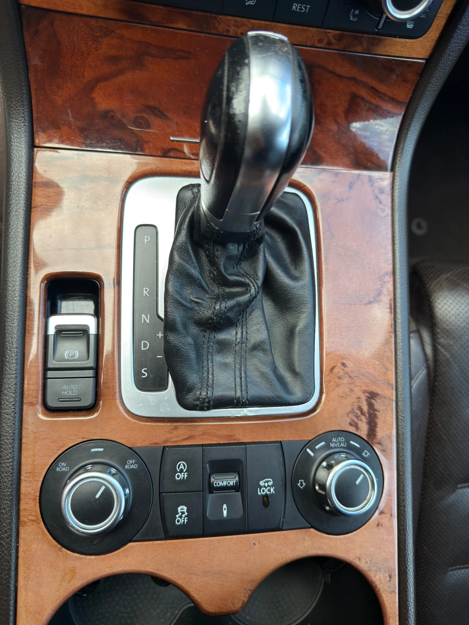 VW Touareg 3.0 TDI R Line, снимка 12 - Автомобили и джипове - 55108812