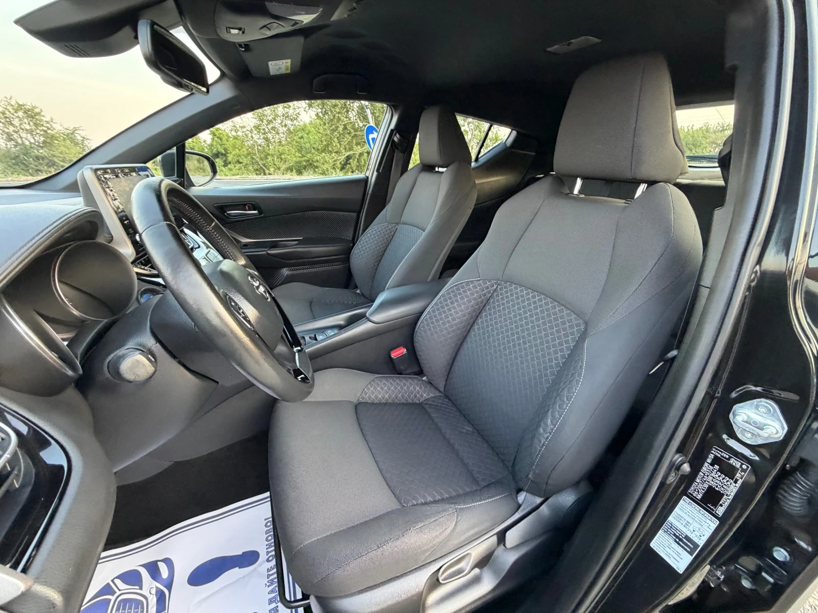 Toyota C-HR HYBRID / ЕВРО6 / 100 000 км / FACELIFT , снимка 13 - Автомобили и джипове - 55711023