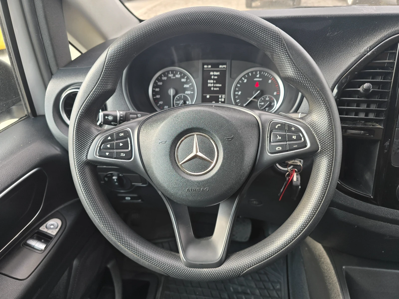 Mercedes-Benz Vito 2.0D 136 8   2022  | Mobile.bg   12