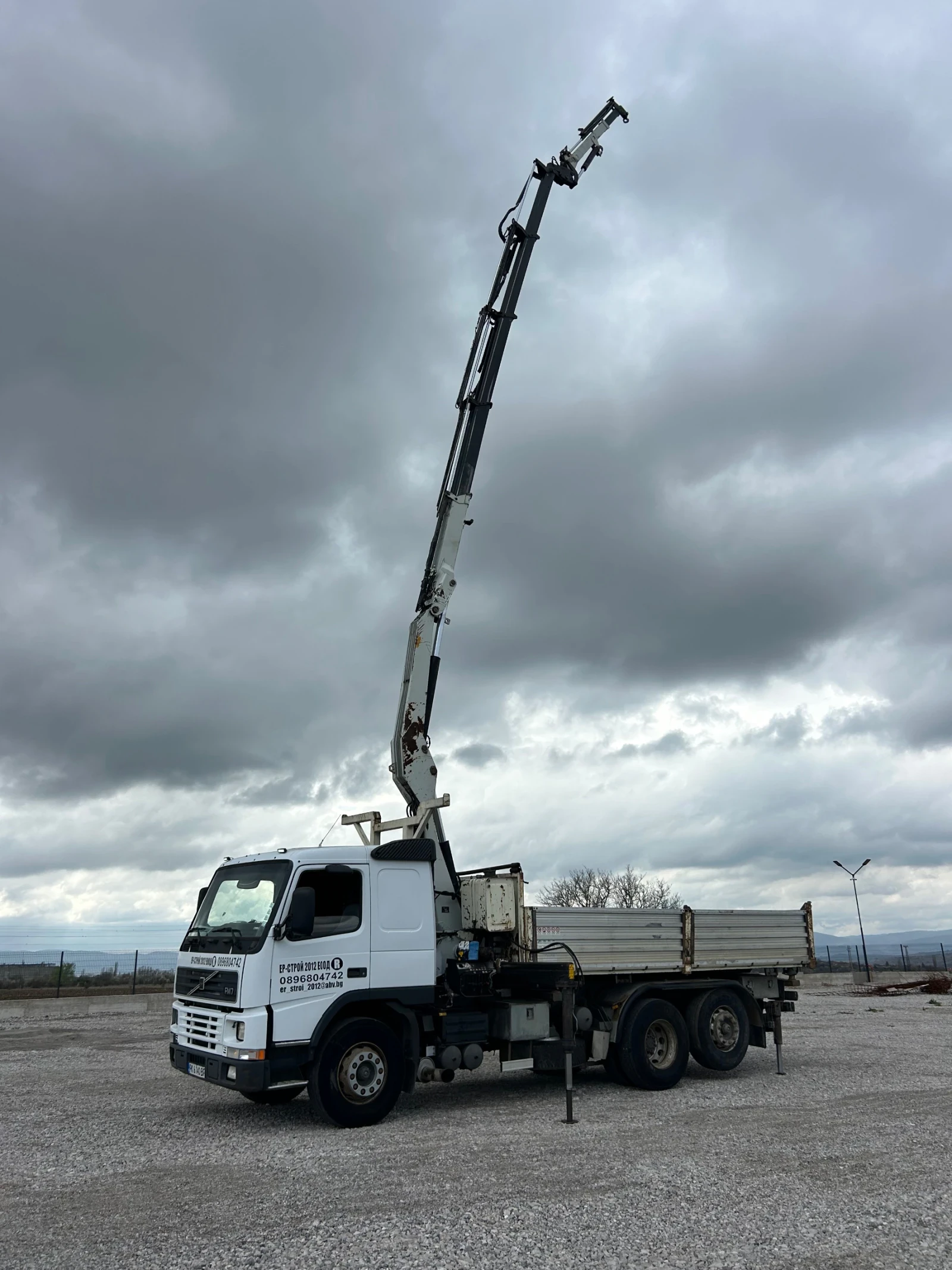 Volvo Fm 7 Самосвал с кран - изображение 2
