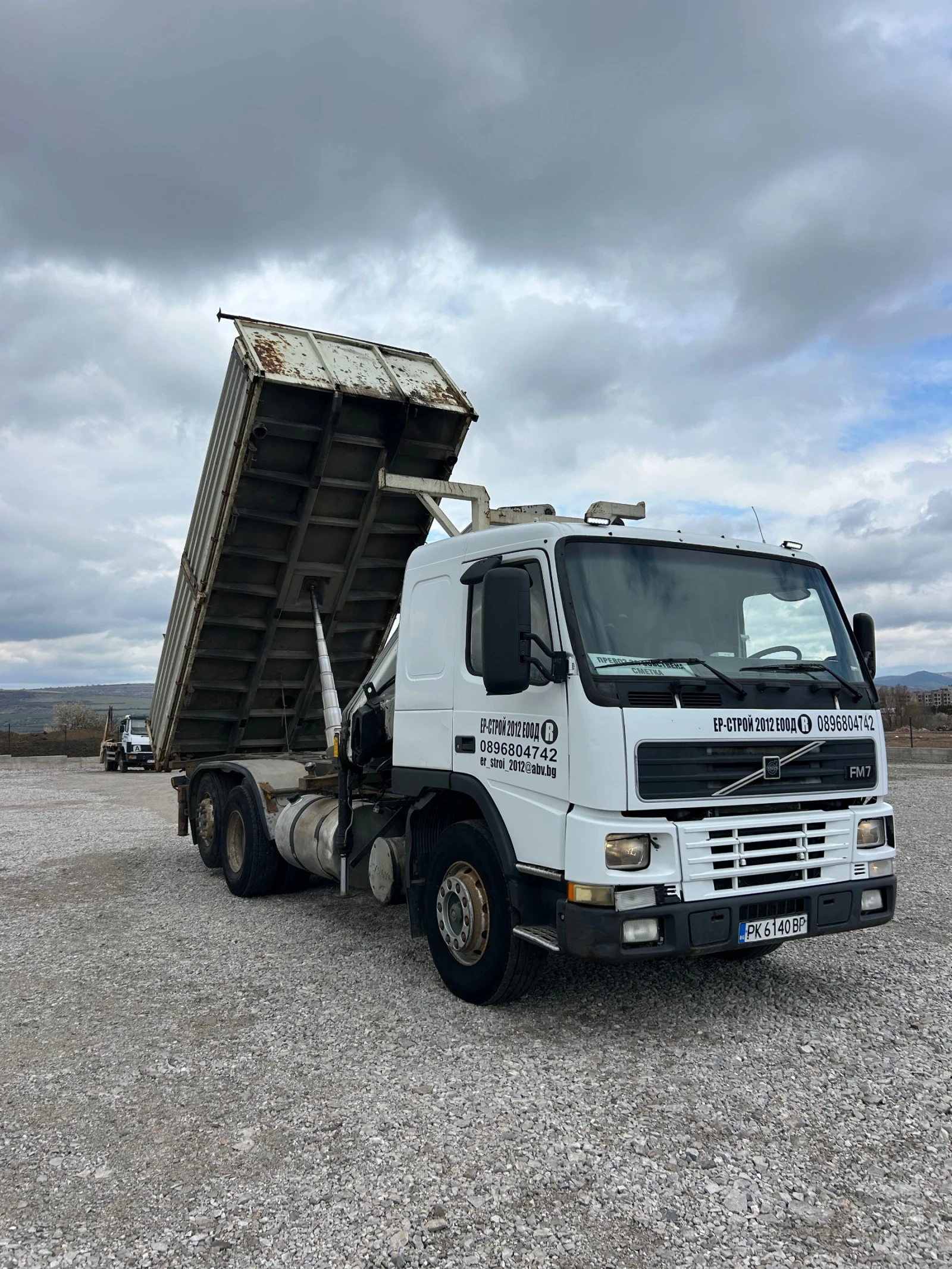 Volvo Fm 7 Самосвал с кран - изображение 8