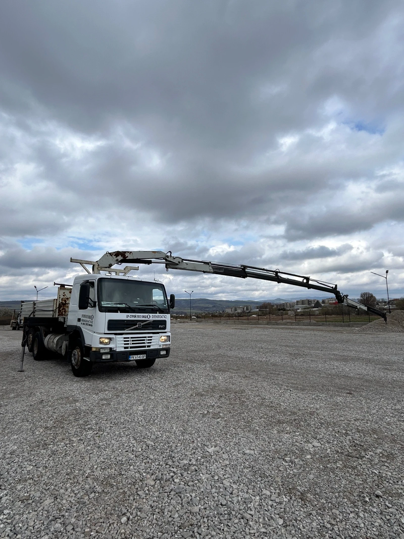 Volvo Fm 7 Самосвал с кран - изображение 10