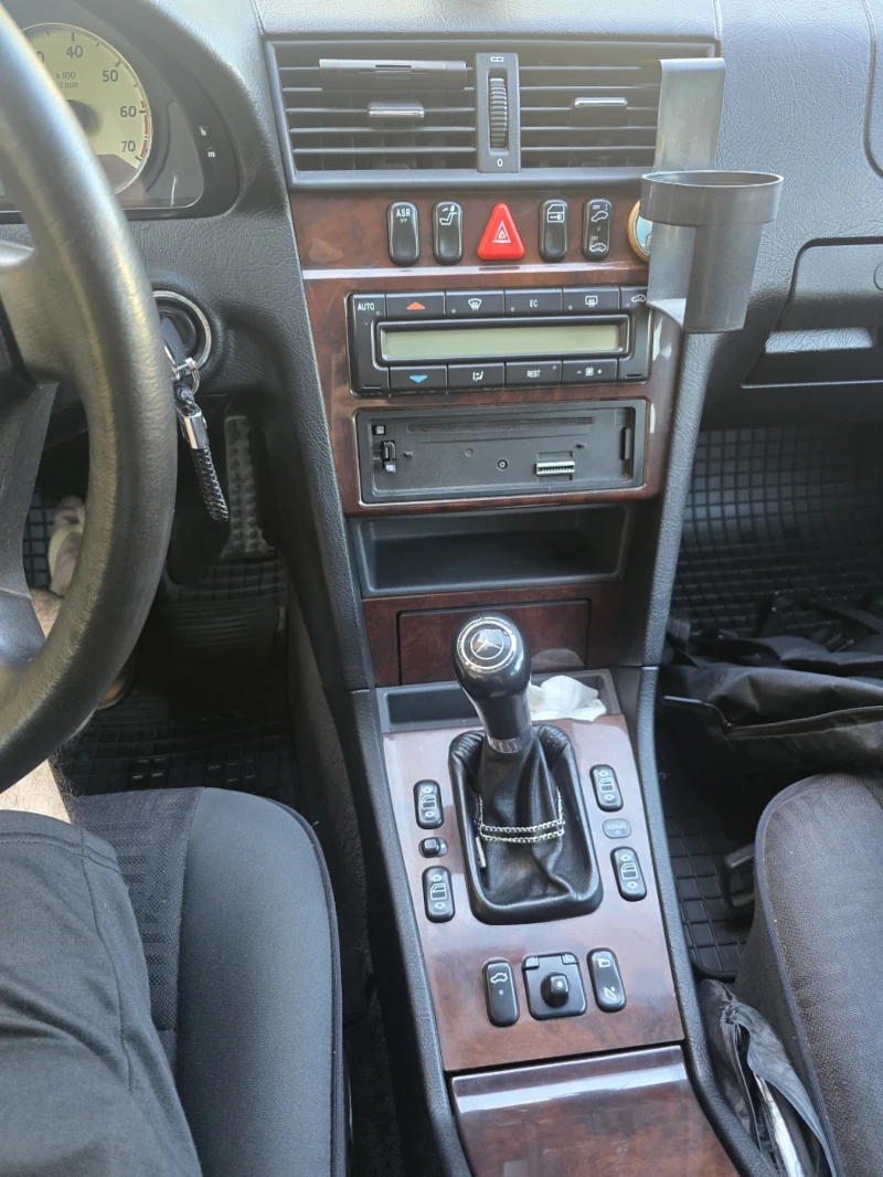 Mercedes-Benz C 200 kompressor, снимка 14 - Автомобили и джипове - 51750827