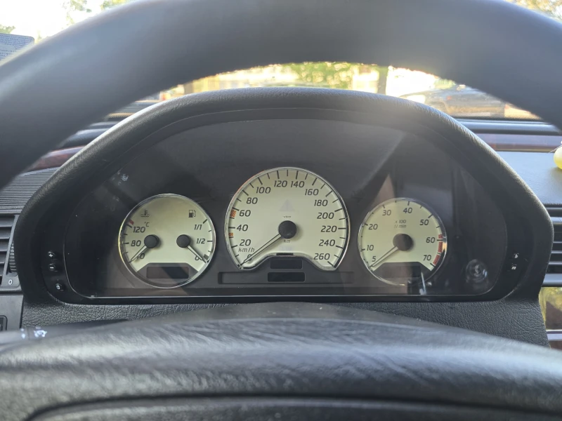 Mercedes-Benz C 200 kompressor, снимка 8 - Автомобили и джипове - 51750827