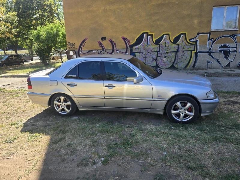 Mercedes-Benz C 200 kompressor, снимка 3 - Автомобили и джипове - 51750827