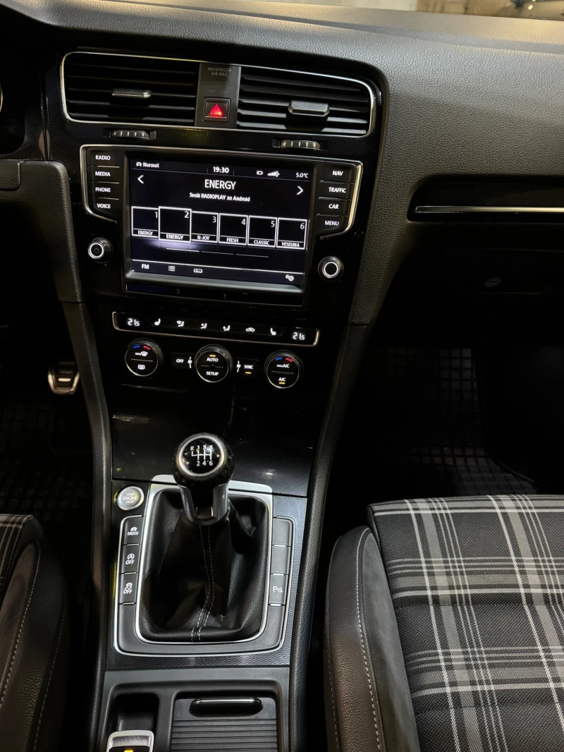 VW Golf GTD, снимка 14 - Автомобили и джипове - 53030197