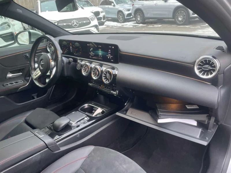 Mercedes-Benz A 250 * CARFAX * PANO * ПОДГРЕВ * ОТ ПРЕДСТАВИТЕЛСТВО * , снимка 11 - Автомобили и джипове - 53584488