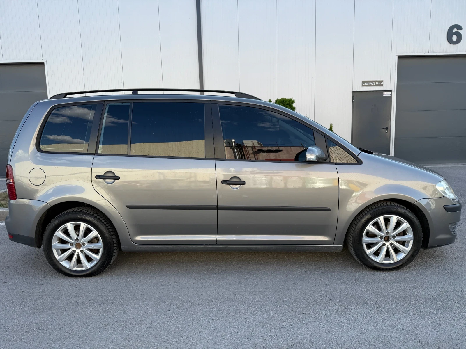 VW Touran 1.9 TDI 105кс 7местна - изображение 4