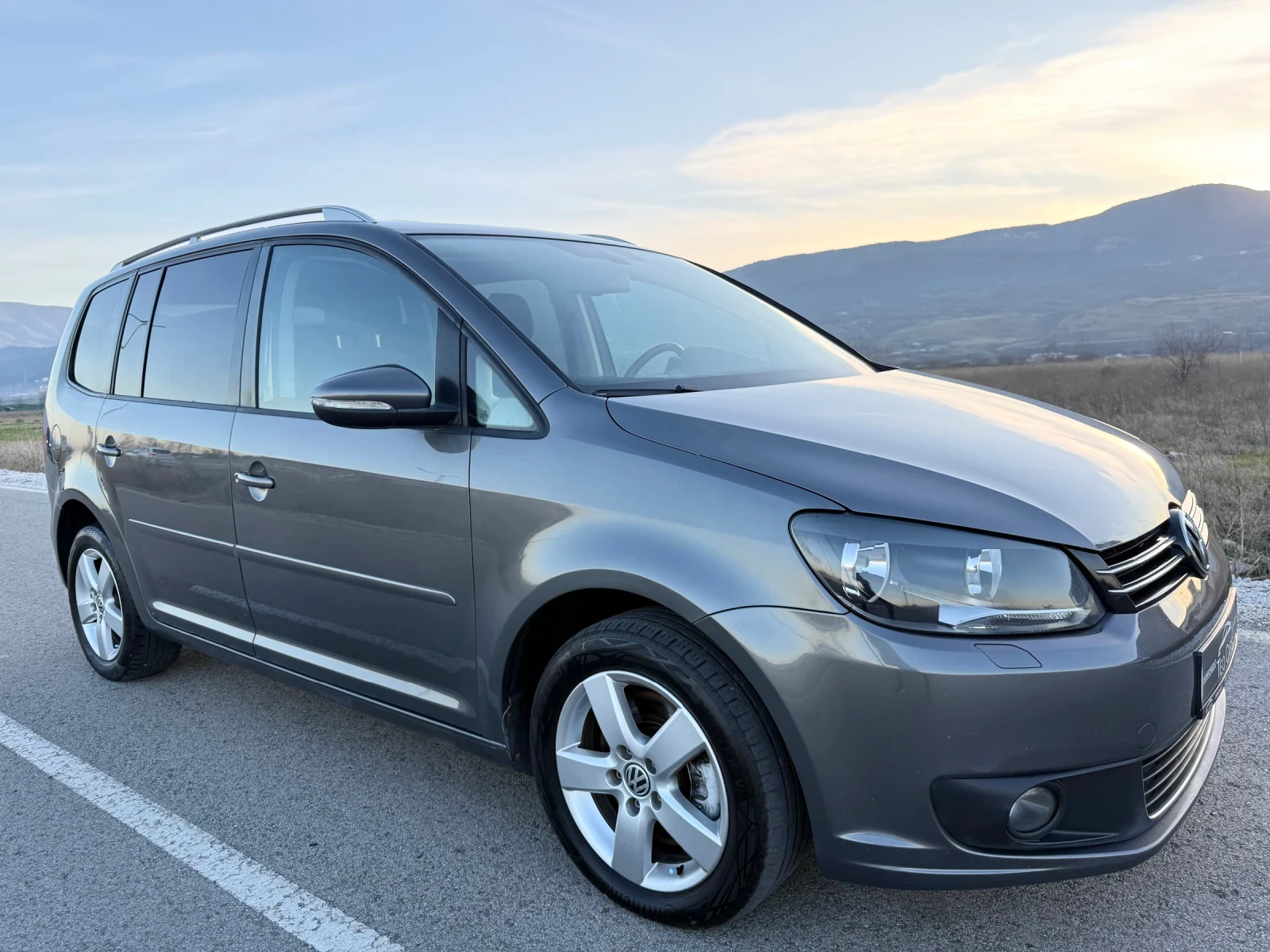 VW Touran 2.0 TDI / NAVI / PANORAMA / PODGREV / PARKTRONIC  | Mobile.bg � ����������� 1