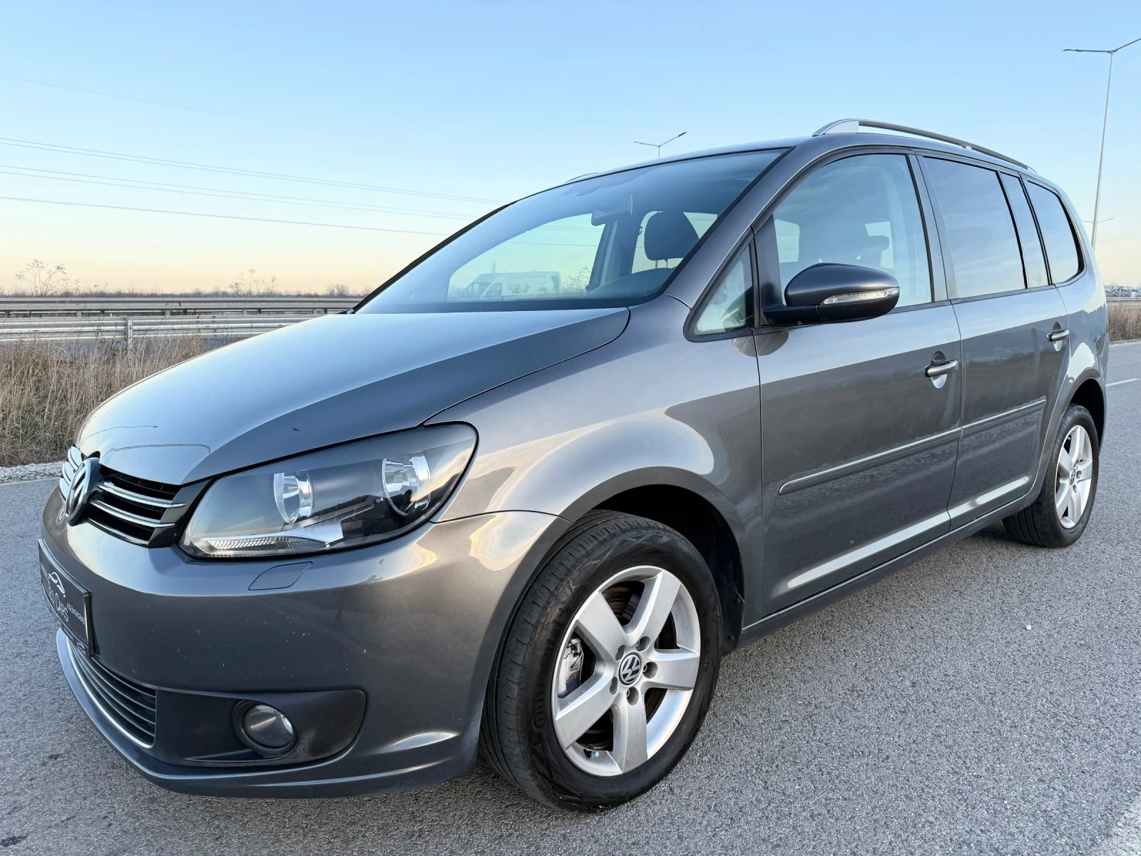 VW Touran 2.0 TDI / NAVI / PANORAMA / PODGREV / PARKTRONIC  - изображение 3