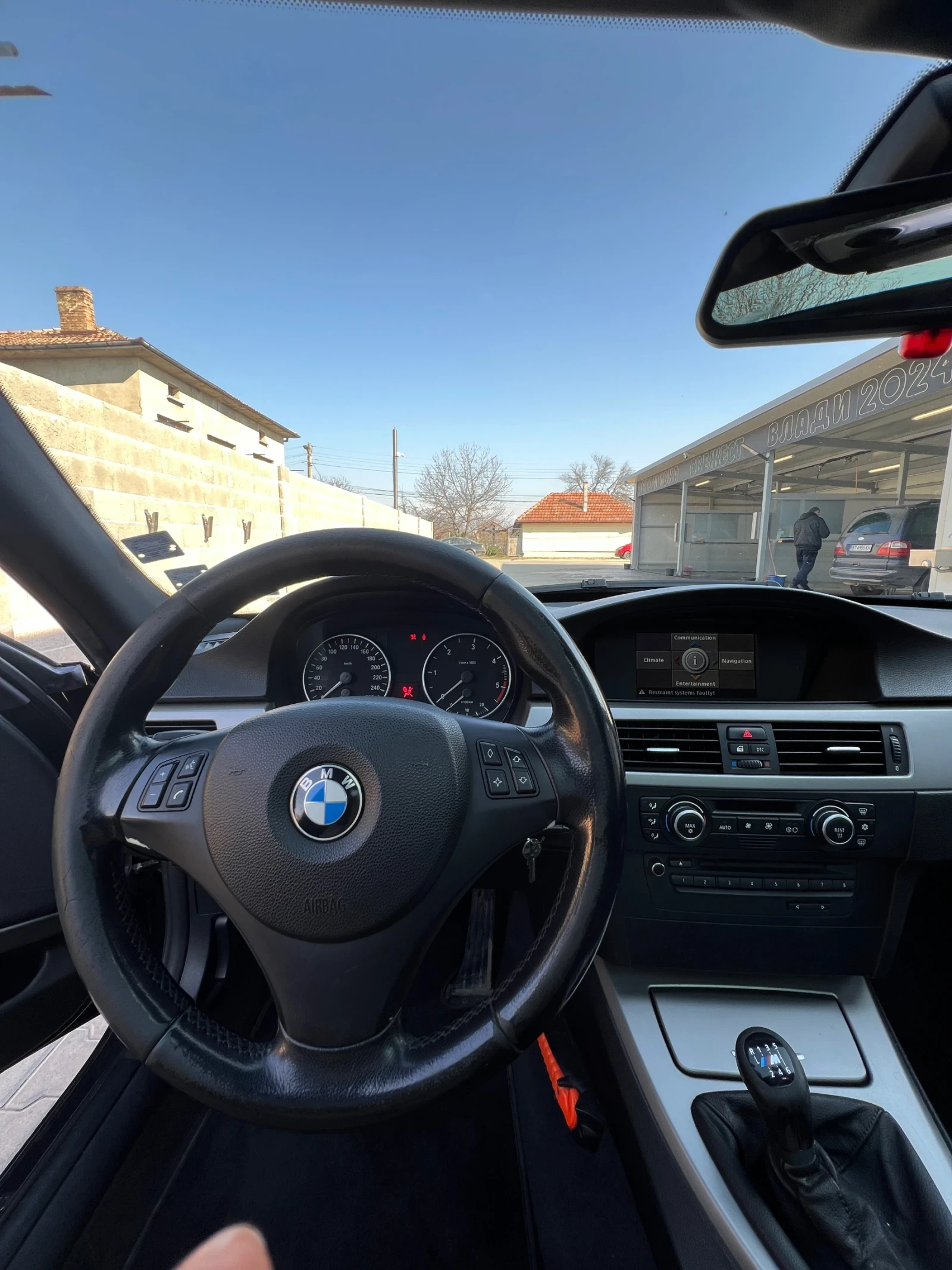 BMW 318, снимка 15 - Автомобили и джипове - 53934940