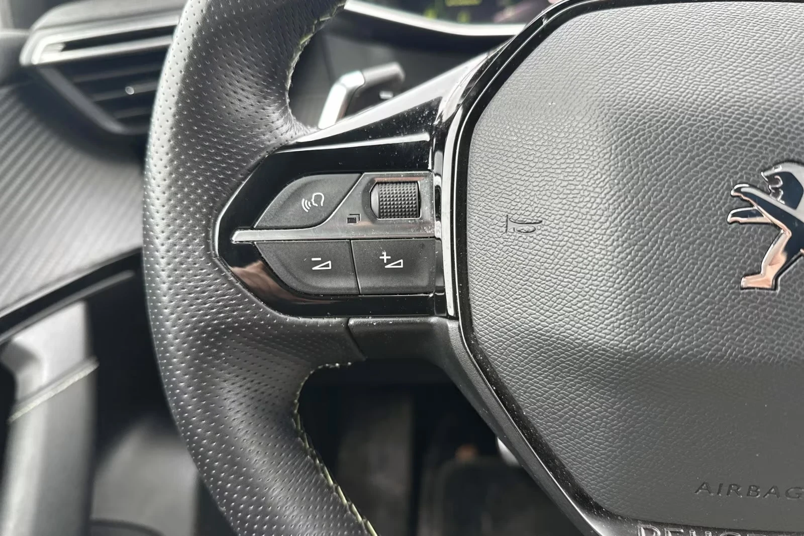 Peugeot 2008 GT-Line 1.5d Aut.131ps DK, снимка 7 - Автомобили и джипове - 54088244