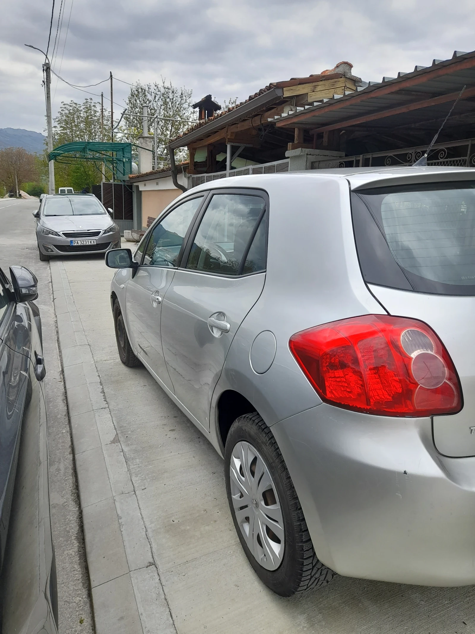 Toyota Auris, снимка 2 - Автомобили и джипове - 54389036