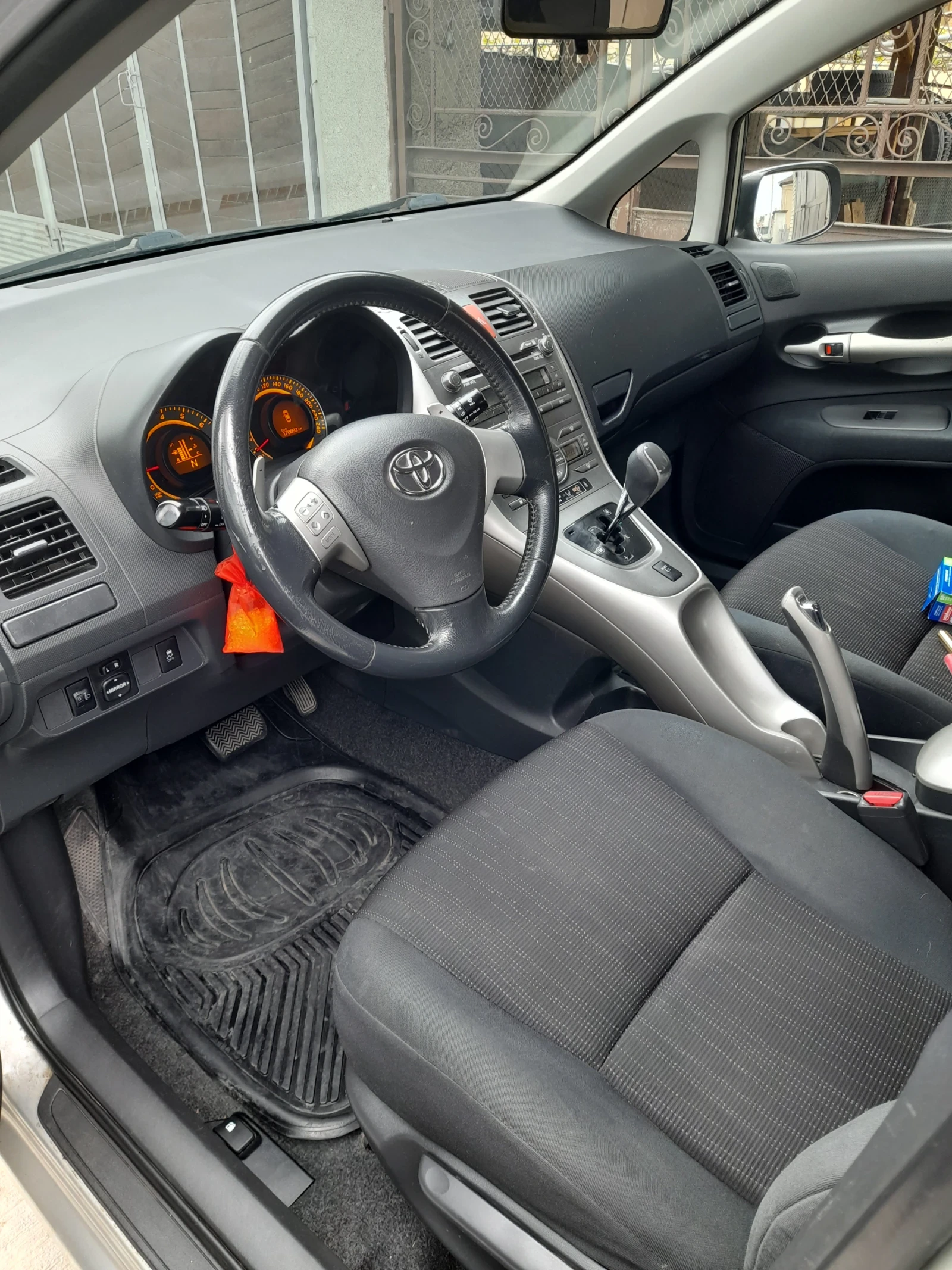 Toyota Auris, снимка 5 - Автомобили и джипове - 54389036