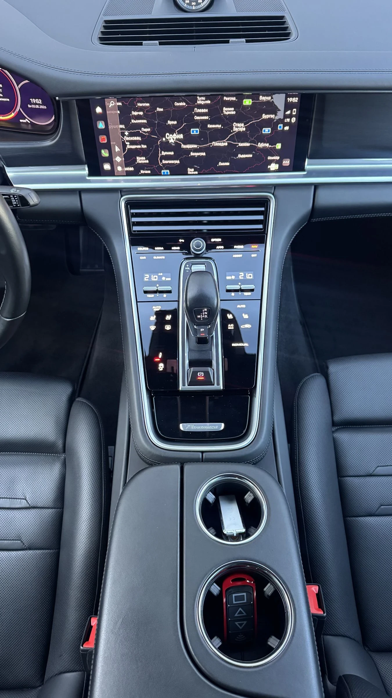 Porsche Panamera Platinum Edition* Гаранция* E-Hybrid, снимка 12 - Автомобили и джипове - 54437874