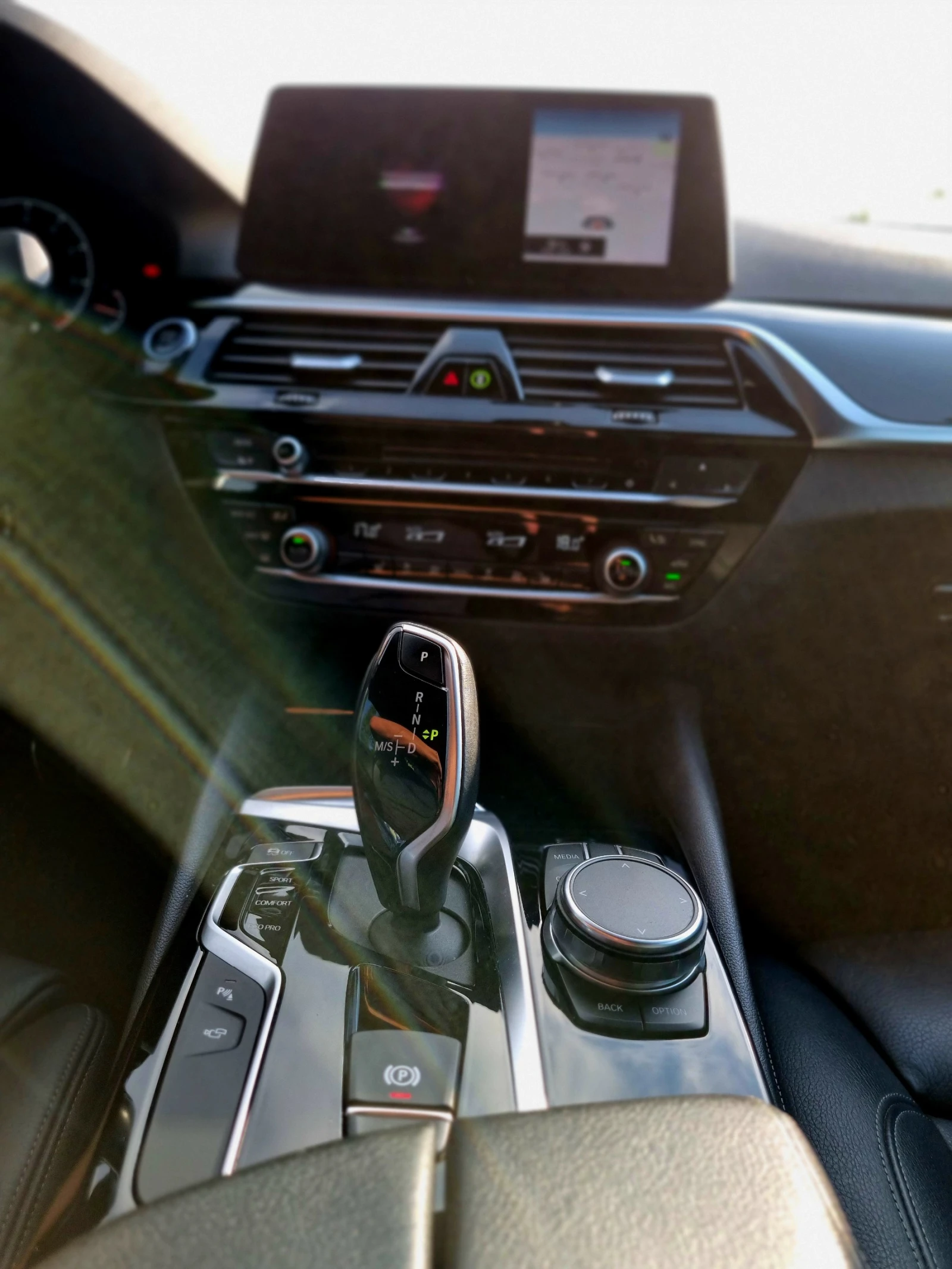 BMW 540 i В58 M pack* 360* HeadUp* Подгрев* Carplay, снимка 8 - Автомобили и джипове - 55187852