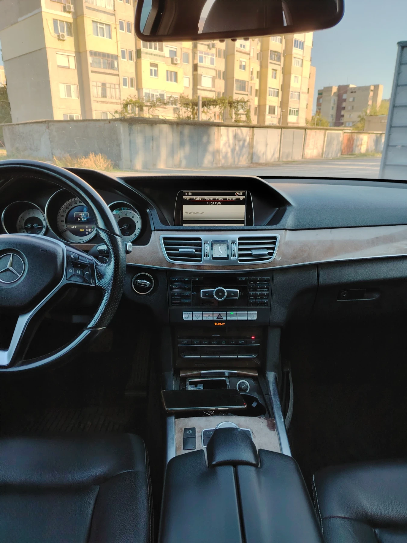 Mercedes-Benz E 350 АМГ пакет 2014г , снимка 15 - Автомобили и джипове - 55883709