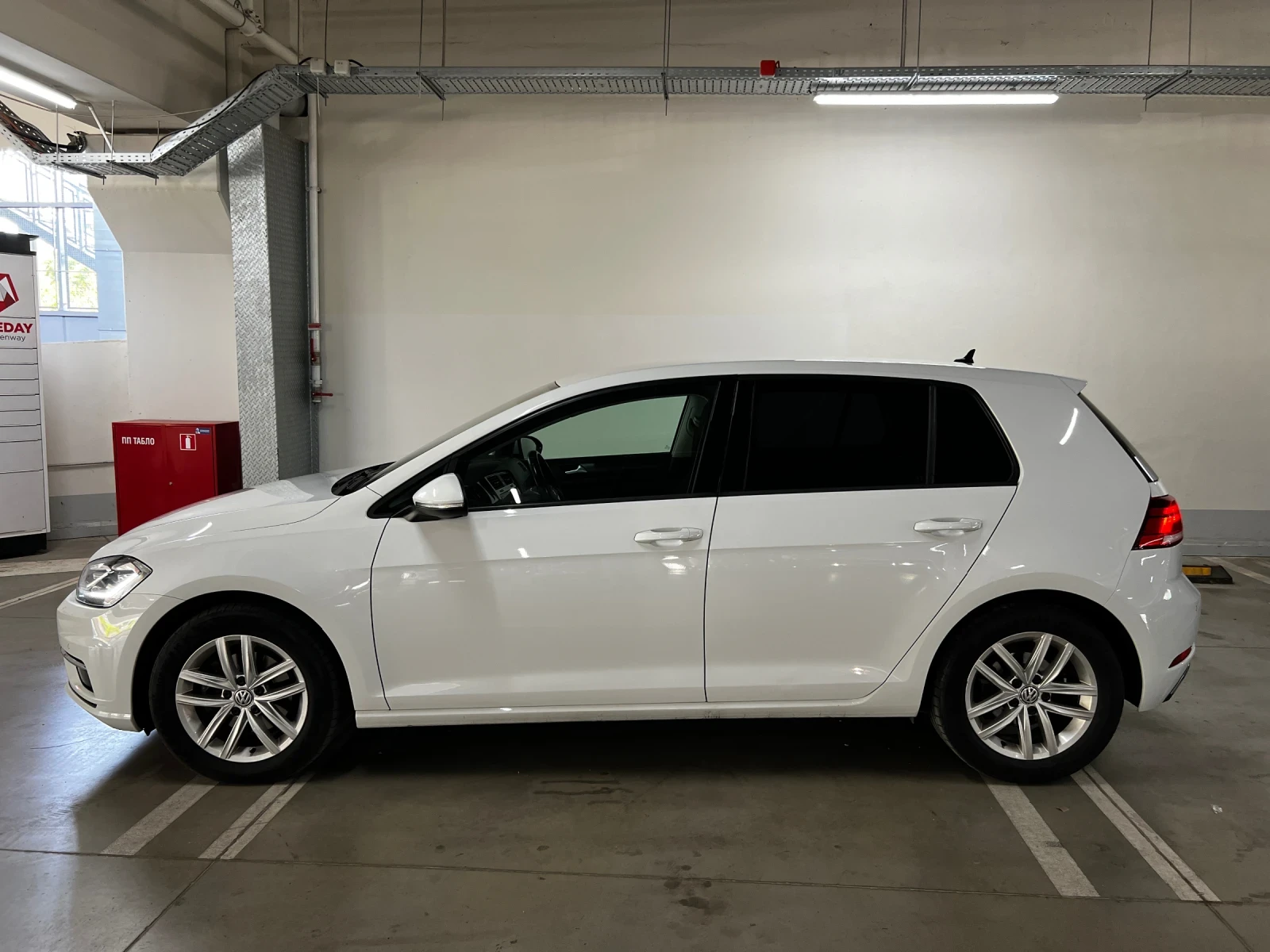 VW Golf 7.5 2.0TDI 150ks LED Порше Изток, снимка 6 - Автомобили и джипове - 56168107