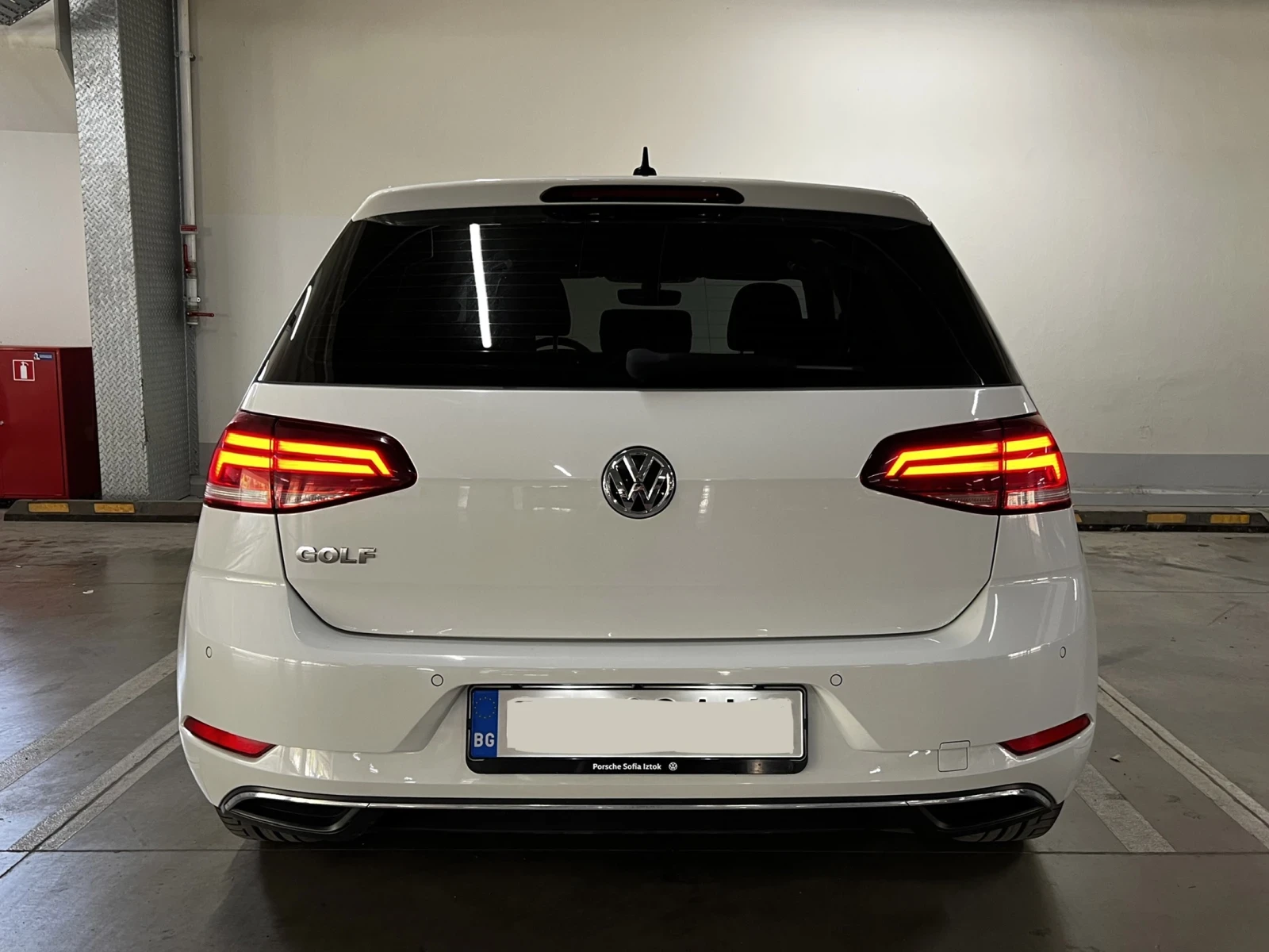 VW Golf 7.5 2.0TDI 150ks LED Порше Изток, снимка 8 - Автомобили и джипове - 56168107