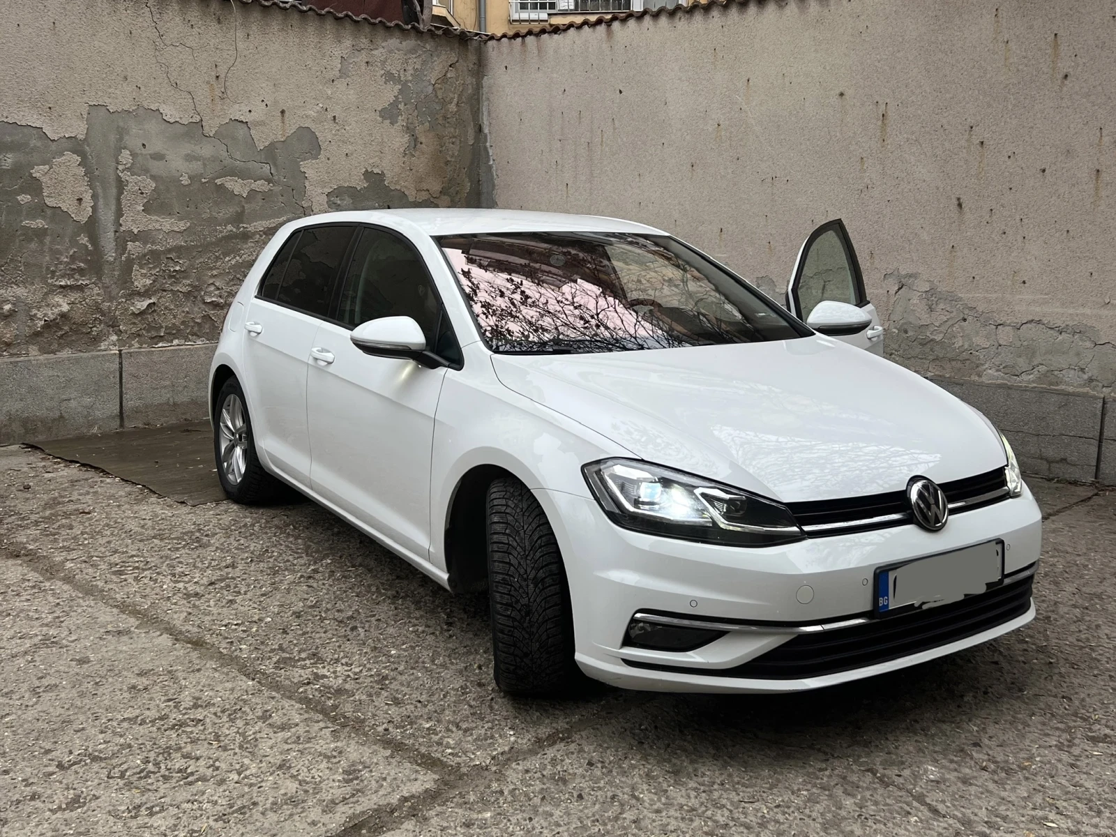 VW Golf 7.5 2.0TDI 150ks LED Порше Изток, снимка 13 - Автомобили и джипове - 56168107