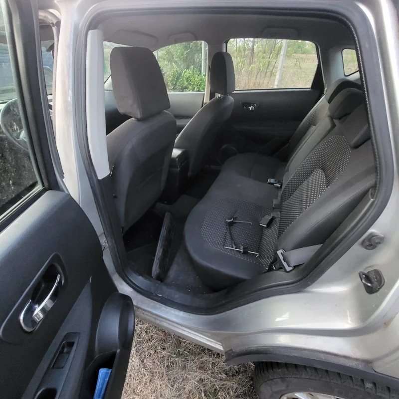 Nissan Qashqai, снимка 8 - Автомобили и джипове - 47264014