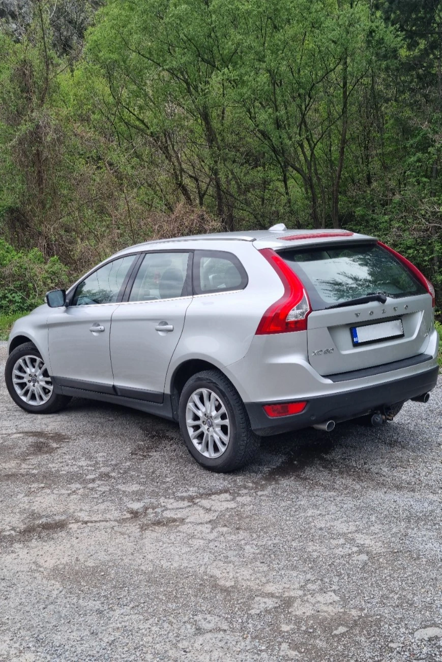Volvo XC60 2.4 D5 AWD - изображение 4