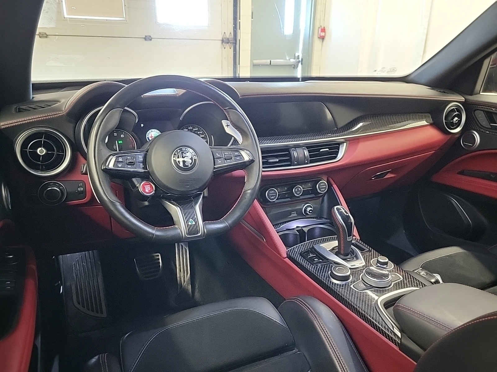 Alfa Romeo Stelvio * QUADRIFOGLIO * CARFAX * ВЪЗМОЖНОСТ ЗА ФИНАНСИРАН - изображение 8